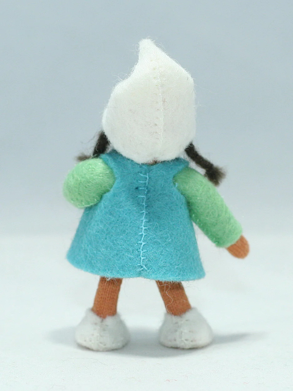 Ambrosius Gnome Girl Winter | Medium